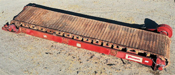 Pioneer 72" X 32' L Apron Feeder With Hagglunds Drive)